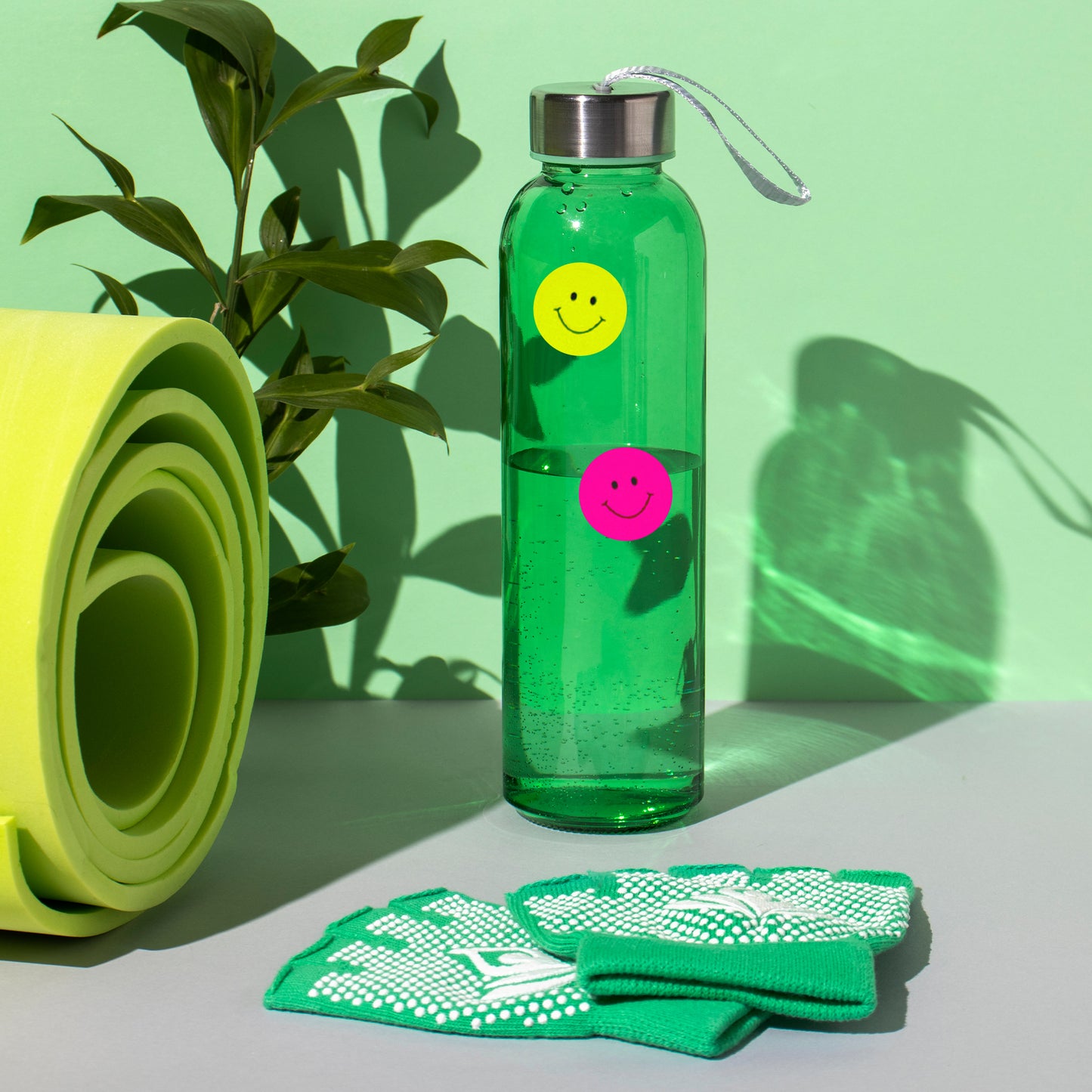 Pack of 5040 Red Smile Face 24mm Self-Adhesive Labels