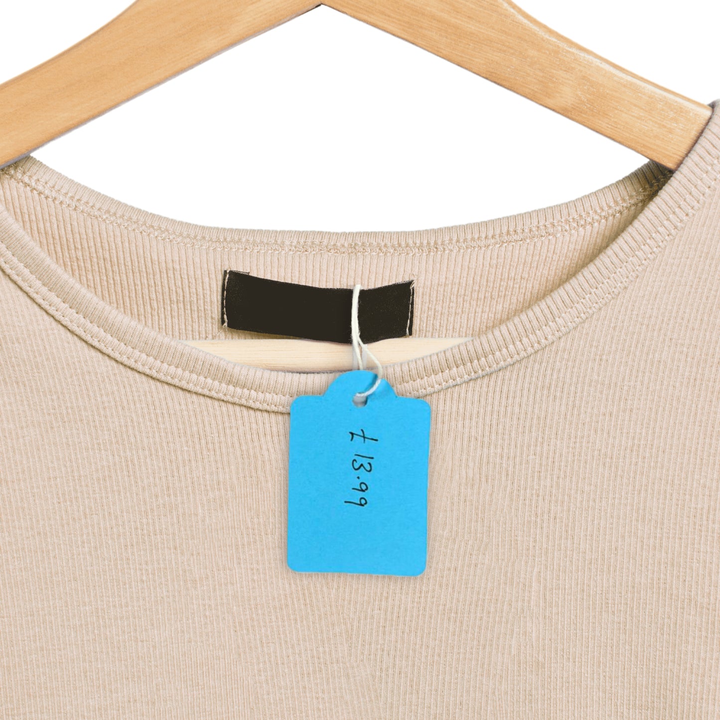 Pack of 600 Large White Strung Tags 36 x 53mm