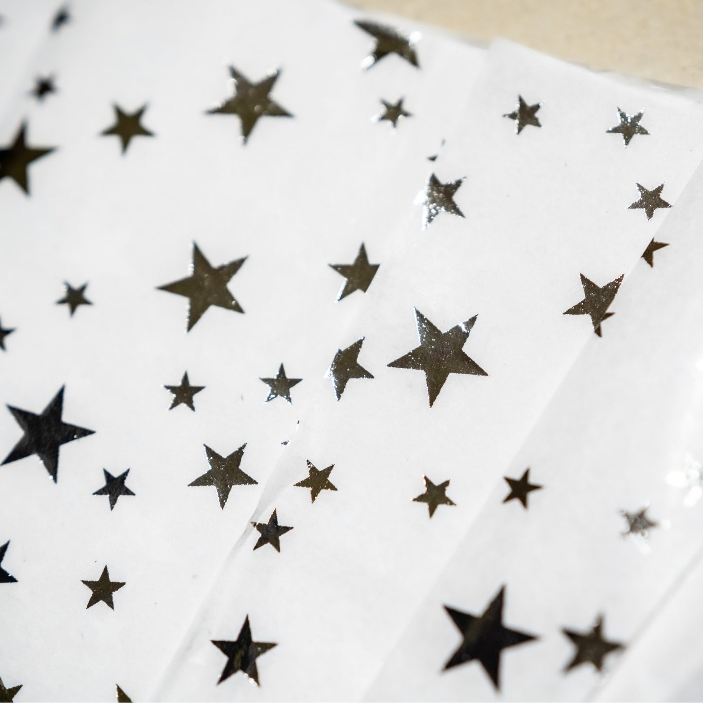 20 x Pack of 10 Stars Luxury Silver Metallic Plastic-Free 18gsm Tissue Paper Sheets 50x70cm - Patterned Tissue Paper for Xmas, New Year, Party, Wedding, Birthday Packing Present Gift Box DIY Art Crafts