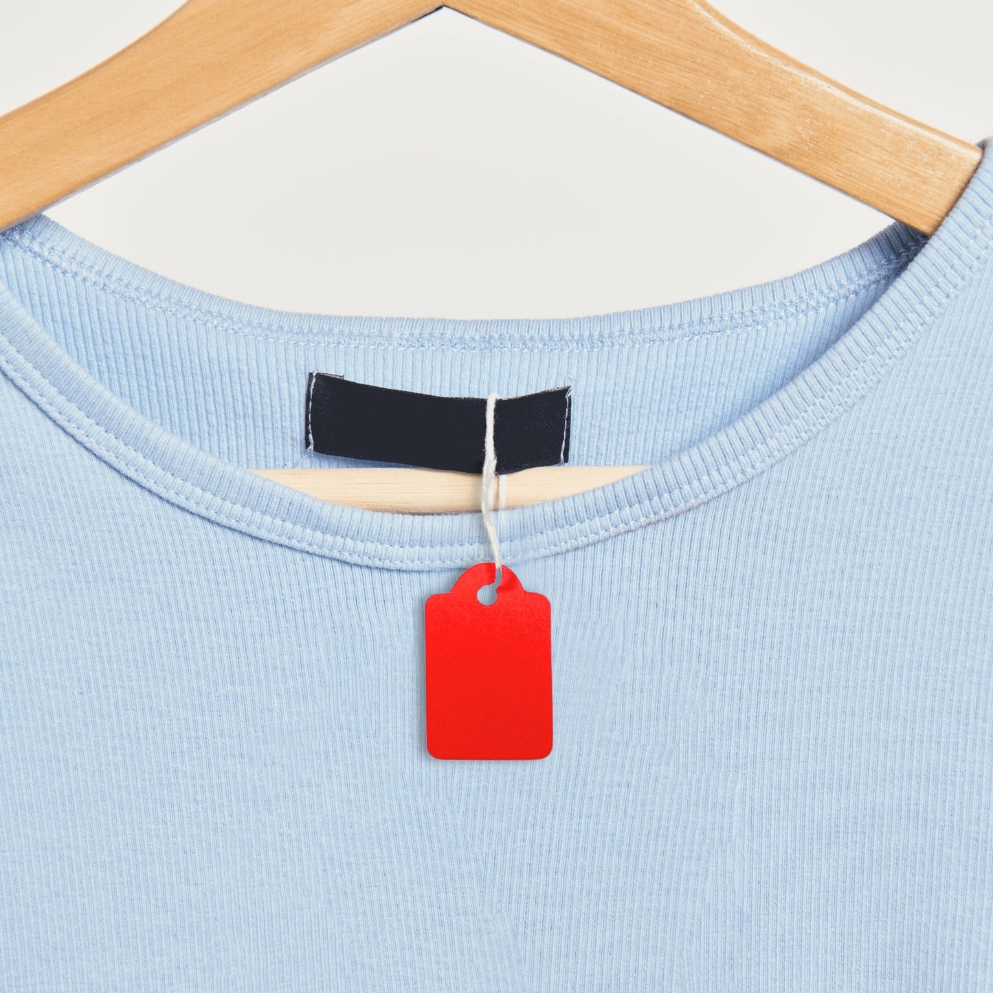 Pack of 1200 Small Red Strung Tags 13 x 20mm